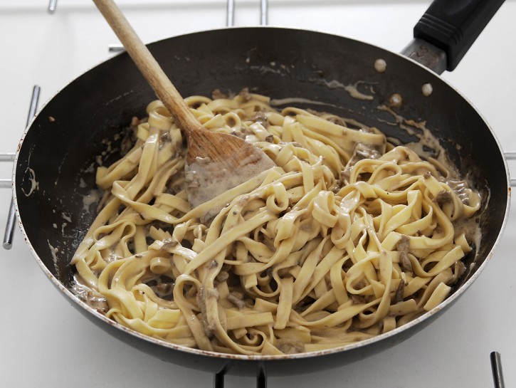 Pasta con funghi porcini e salsiccia recipes Pasta con funghi porcini e salsiccia recipes