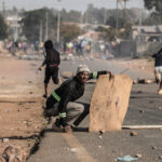 Continuano gli scontri in Sudafrica per l'emergenza case