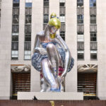 Seated Ballerina, ultima opera di Jeff Koons, al Rockefeller Center, New York