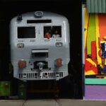 Manutenzione di una locomotiva dell'Indian Railways