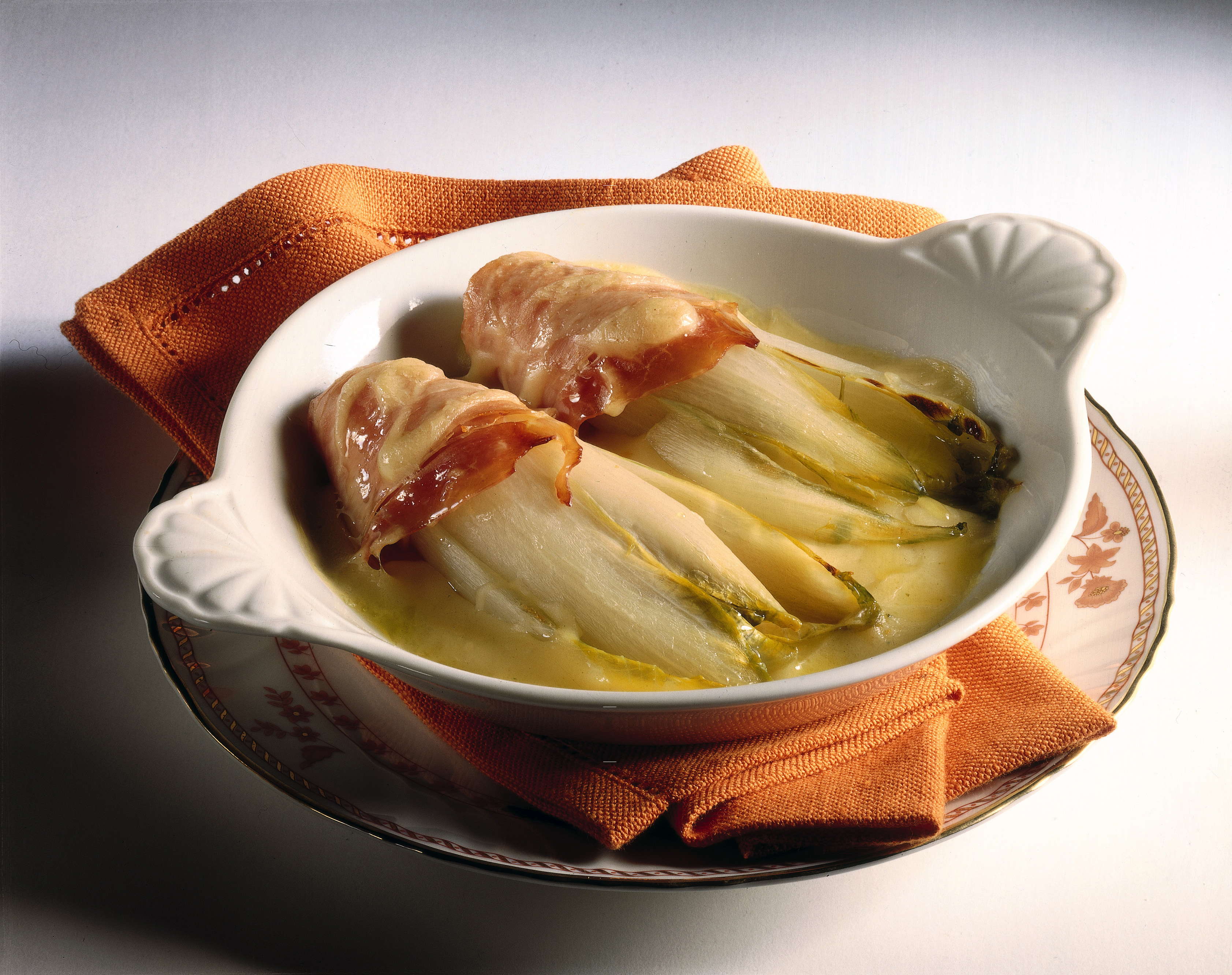 Cespi di indivia al prosciutto