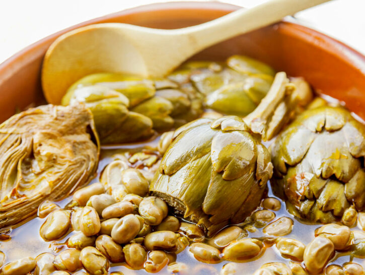 Carciofi con le fave: il contorno di primavera per eccellenza
