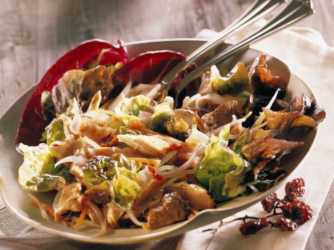 Insalata di bollito e verdure croccanti