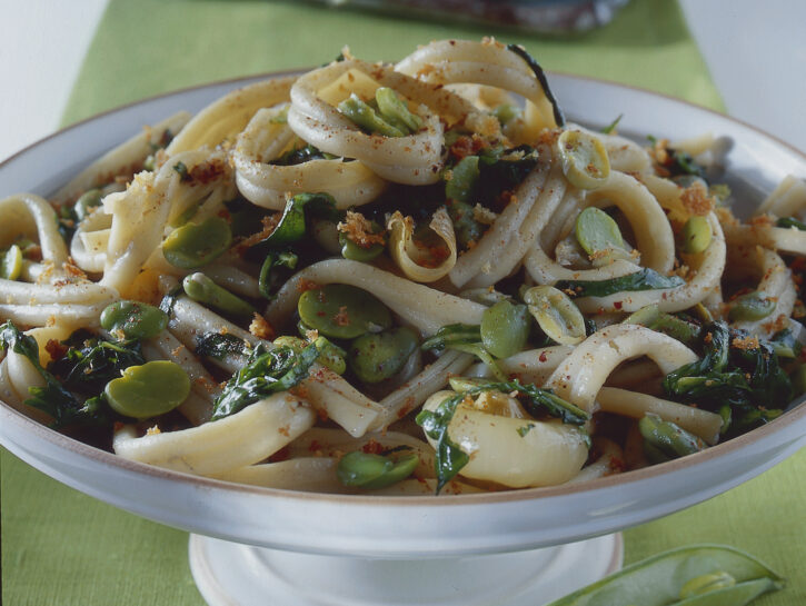 Maccheroni con fave e cicoria