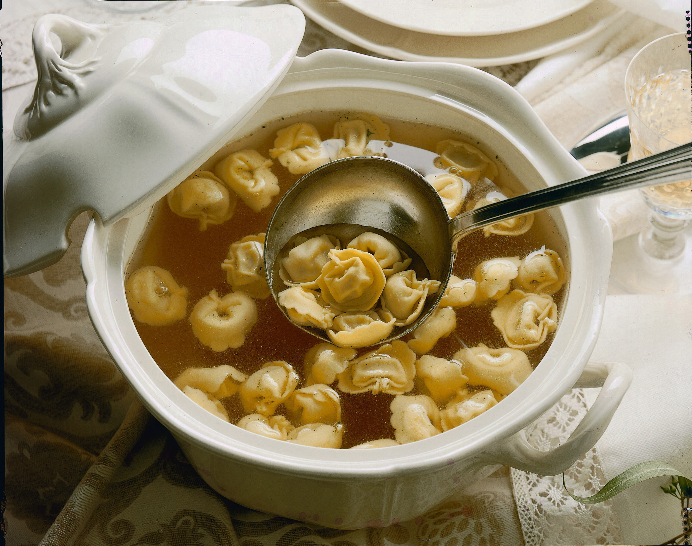 Tortellini in brodo: Ricetta e Dosi per un buon Brodo di carne (passo passo)