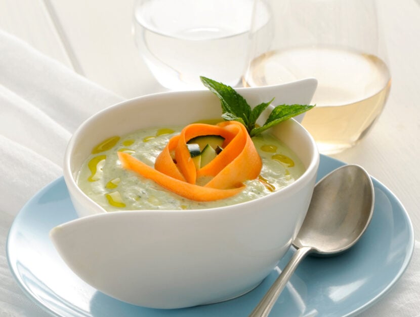 Zuppa fredda di zucchine e yogurt