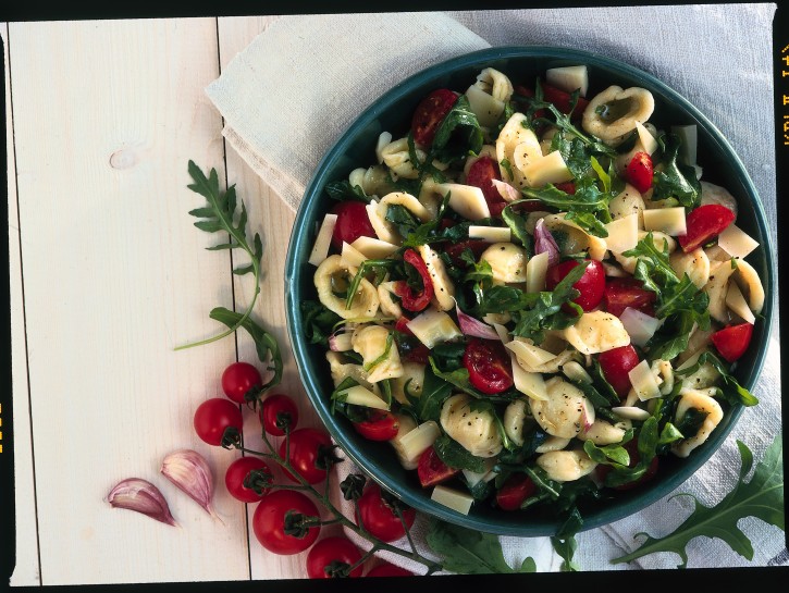 Orecchiette con pomodorini, rucola e provolone