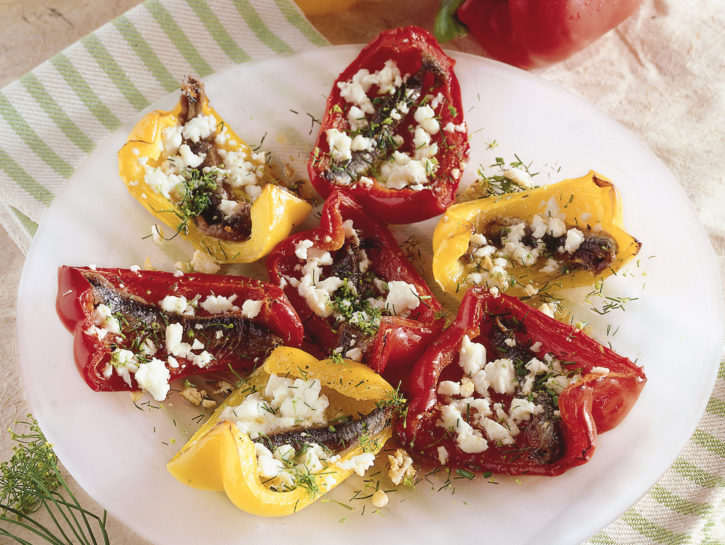 Peperoni con feta e acciughe