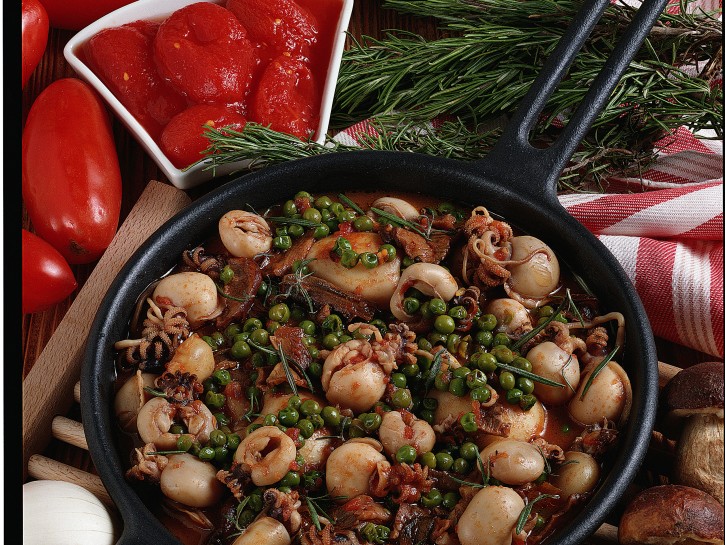 Seppie con piselli e funghi