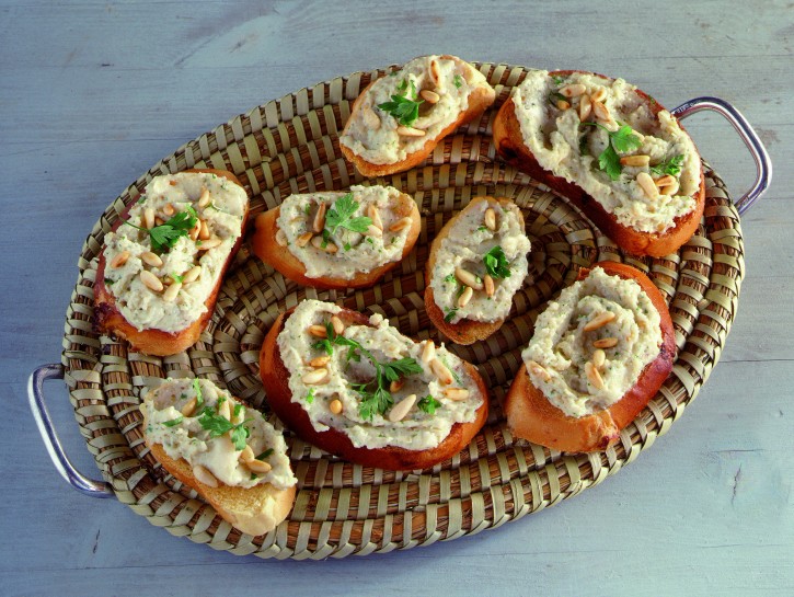 Crostini misti al gorgonzola