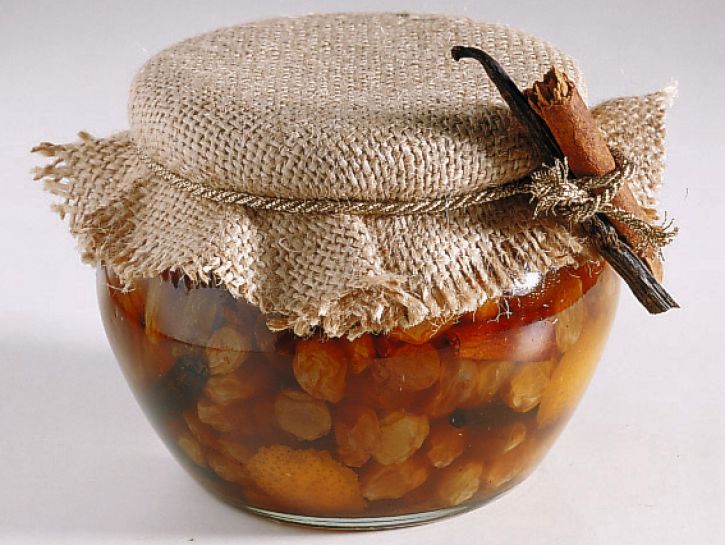 Uva sultanina al brandy e cannella