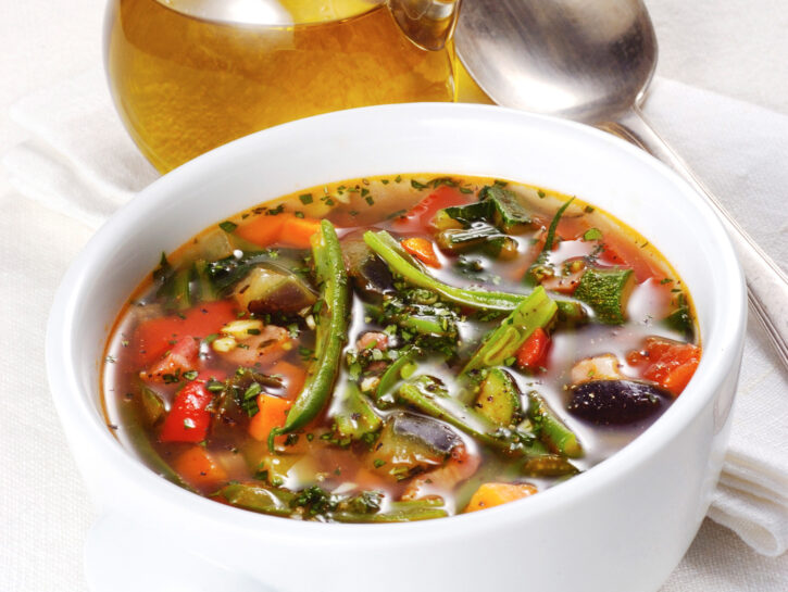 Minestrone alla napoletana con peperone o melanzana