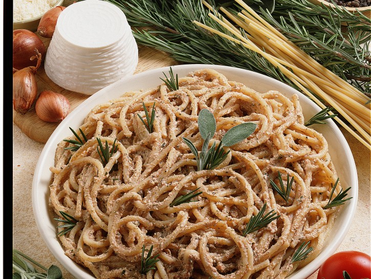 Bucatini alla crema di rosmarino