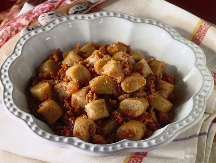 Gnocchi di fagioli al ragù di salsiccia