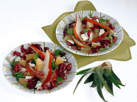 Insalata con frutta e formaggio