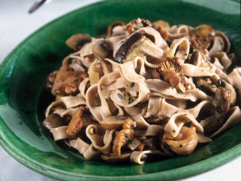 Tagliatelle al ragù di funghi misti