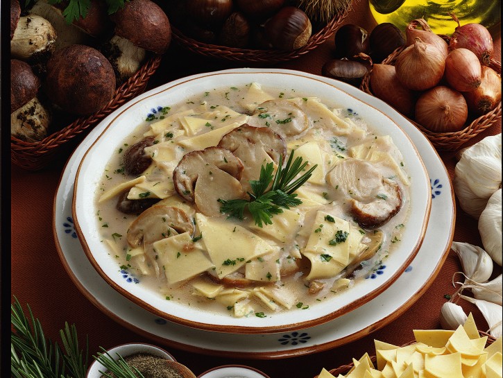 Zuppa di castagne e porcini