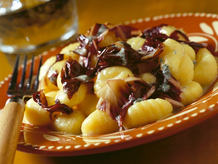 Gnocchi con trevisana e gorgonzola