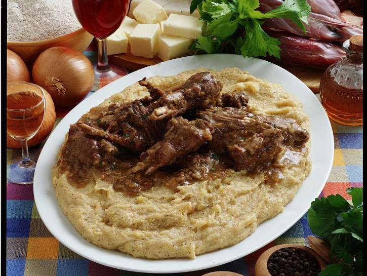 Polenta e lepre in salmì