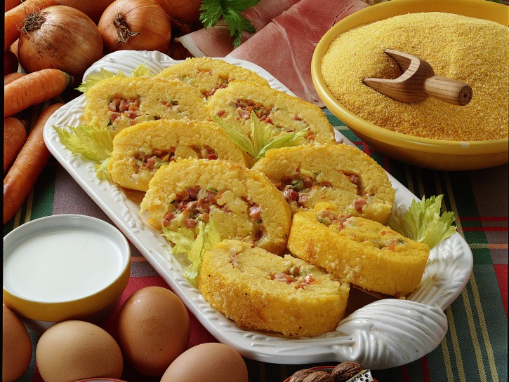 Rotolo di polenta farcita
