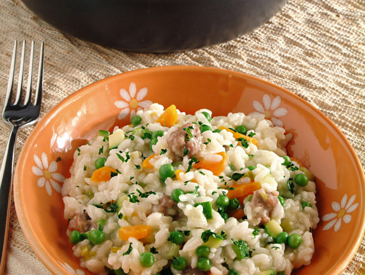 Risotto primavera con salsiccia