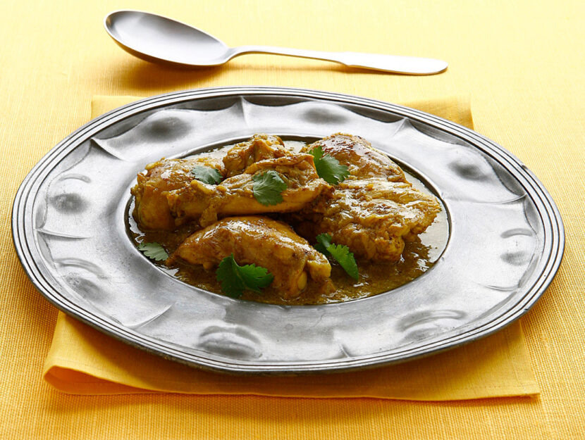 Pollo al curry con yogurt magro