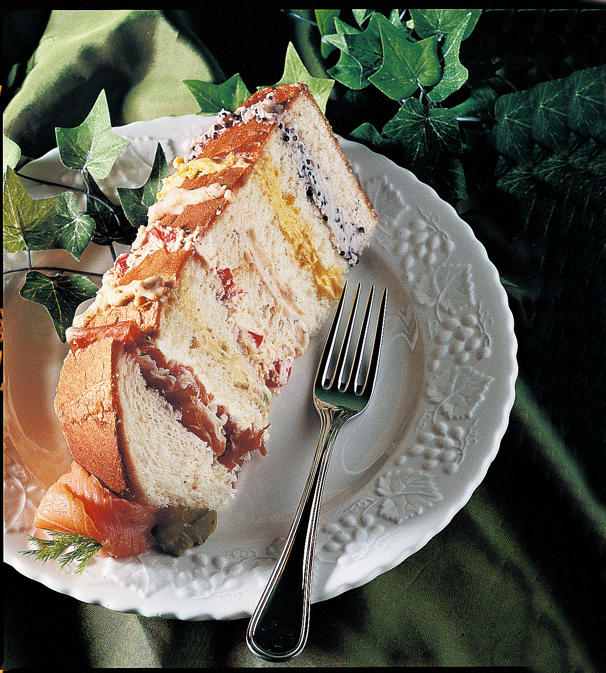 Ricetta Panettone gastronomico con salsine stuzzicanti - Donna Moderna