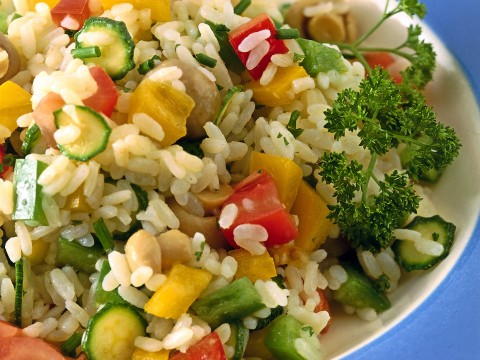 Insalata di riso con misto di verdure superveloce