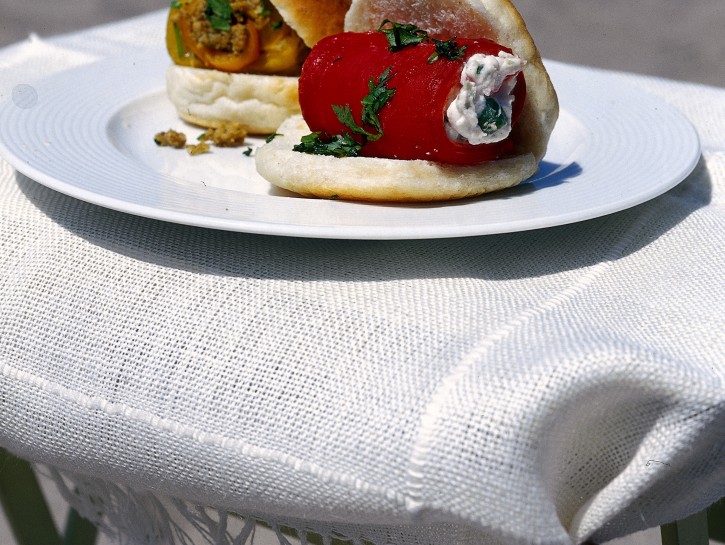Involtini di peperoni al formaggio e al tonno