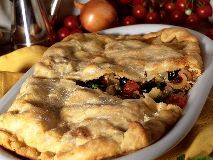 Calzone ripieno alla pugliese