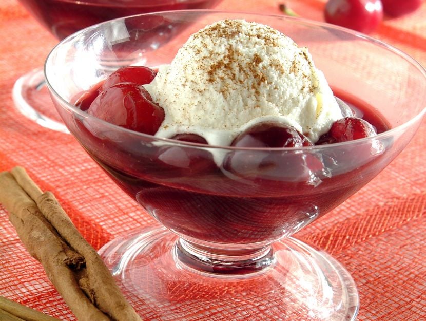 zuppetta-di-ciliegie-con-gelato