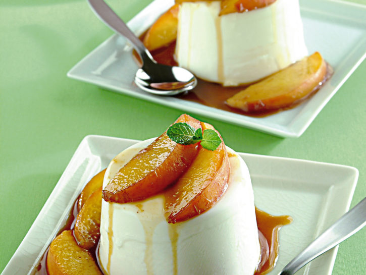 Panna cotta e pesche caramellate