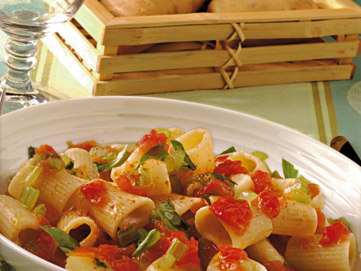 Pasta con patate e pomodoro