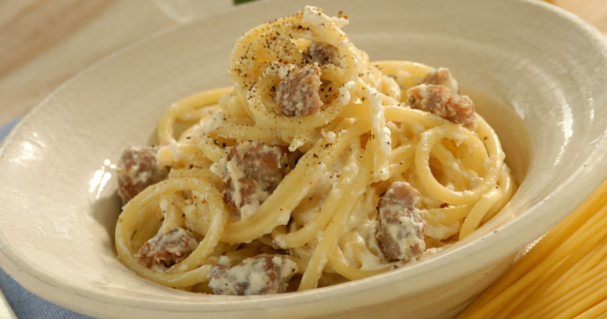 Ricetta Bucatini con salsiccia e pecorino Donna Moderna