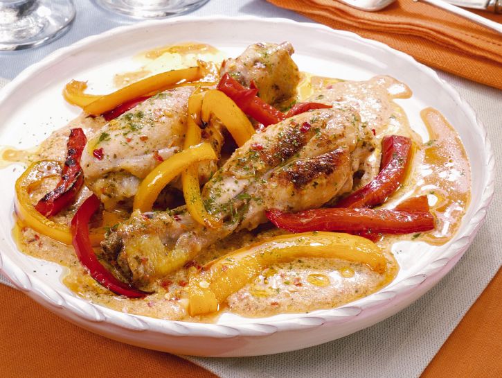 Fusi di pollo in padella ai peperoni