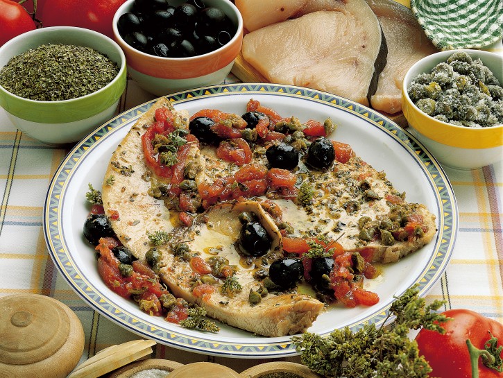 Spada con olive e capperi