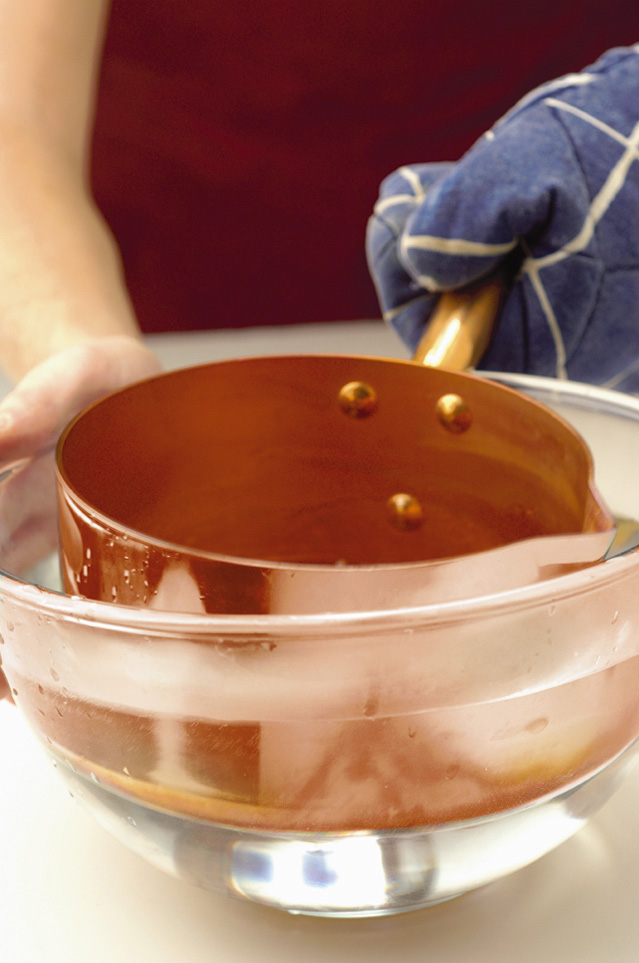 Ricetta Meringa con fili di caramello - Donnamoderna