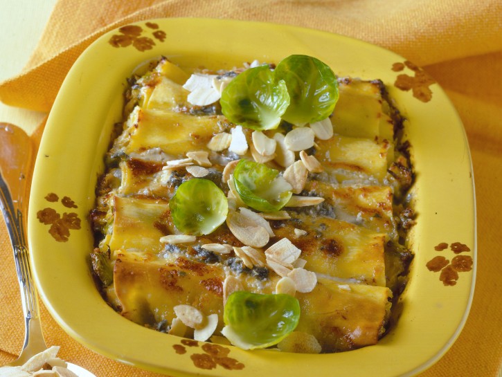Cannelloni con ricotta, cavolini di Bruxelles e mandorle