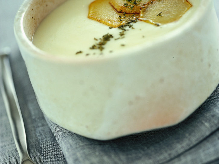 Crema di patate alla panna con polvere di rosmarino