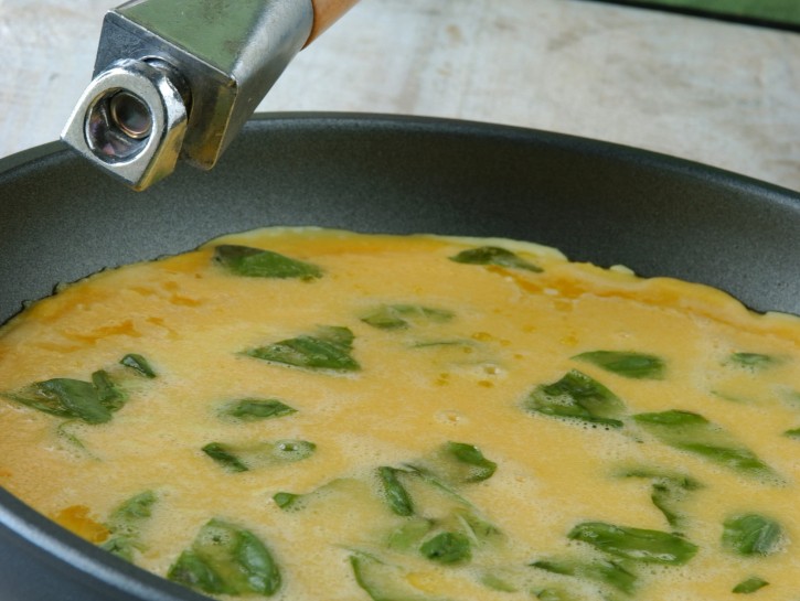 Ricetta Pizza di frittata ai carciofini con basilico e origano - Donna