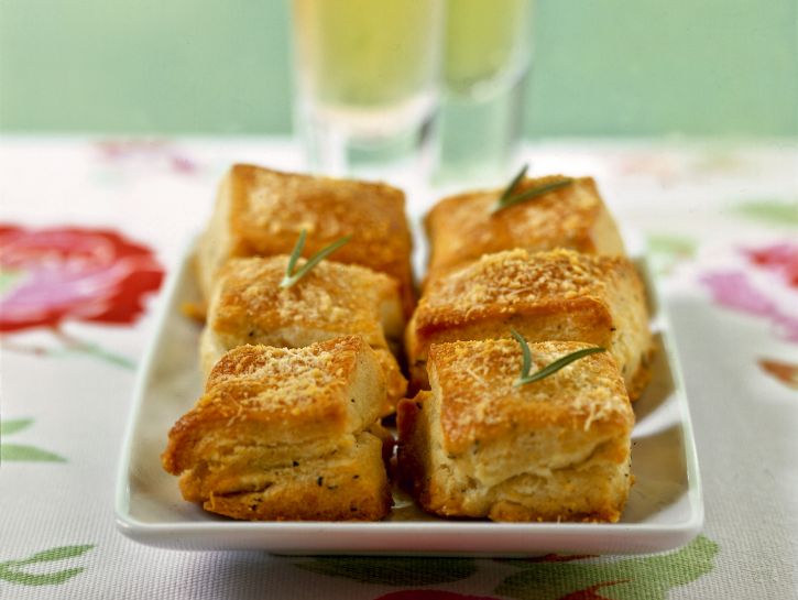 quadrotti-al-formaggio foto