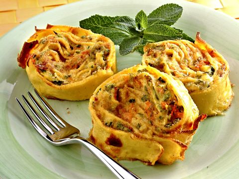 Rotolo di crespelle con ripieno di ricotta e zucchine