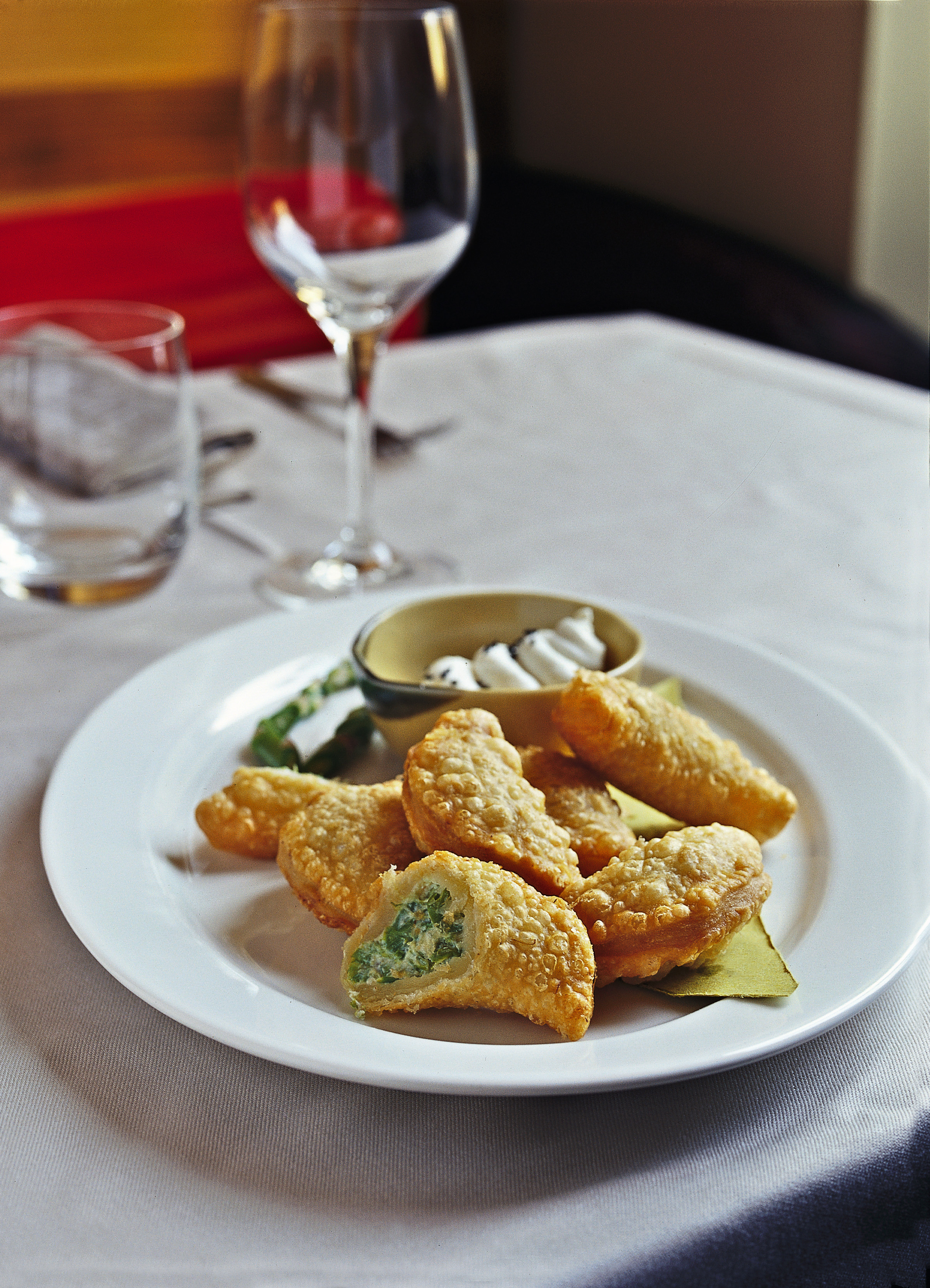 Ricetta Tortelli fritti con asparagi e ricotta - Donna Moderna