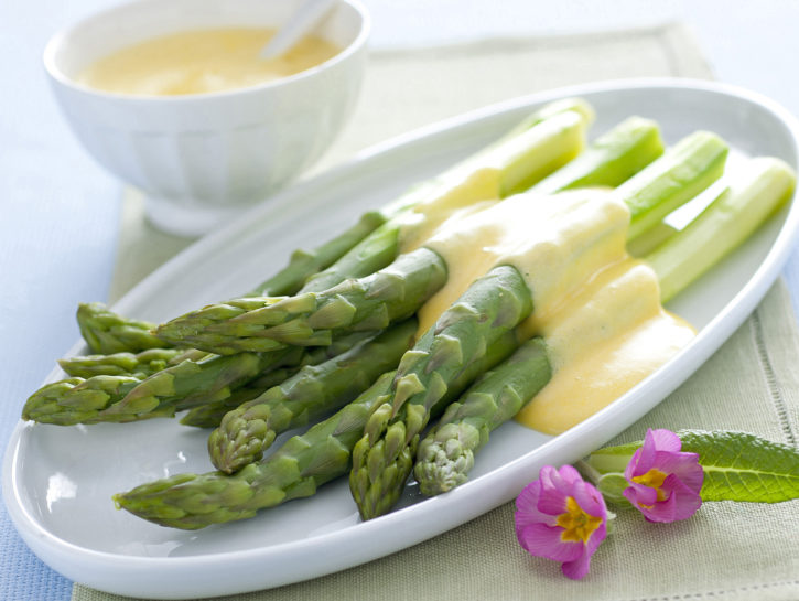 Asparagi con salsa olandese