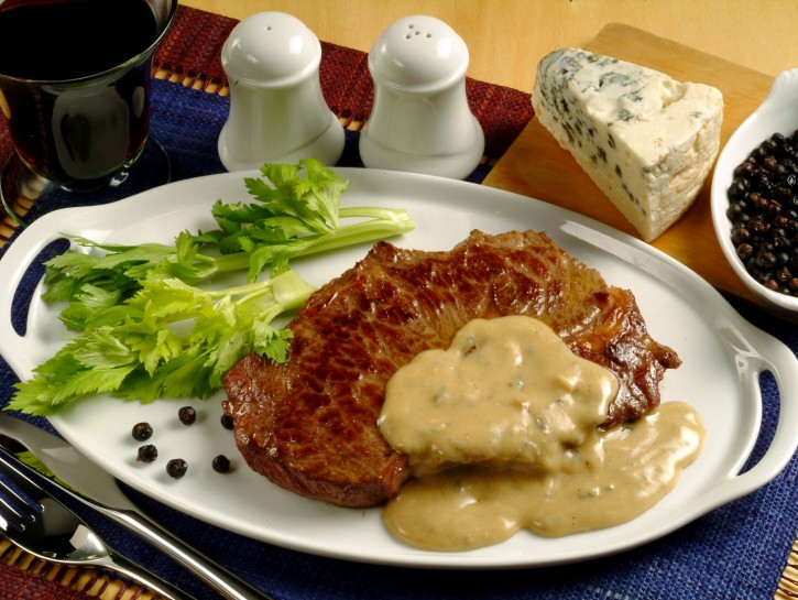 Bistecca con salsa al roquefort