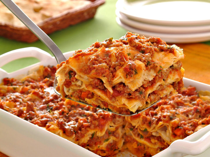 Lasagne di pane carasau con ragù e pecorino sardo