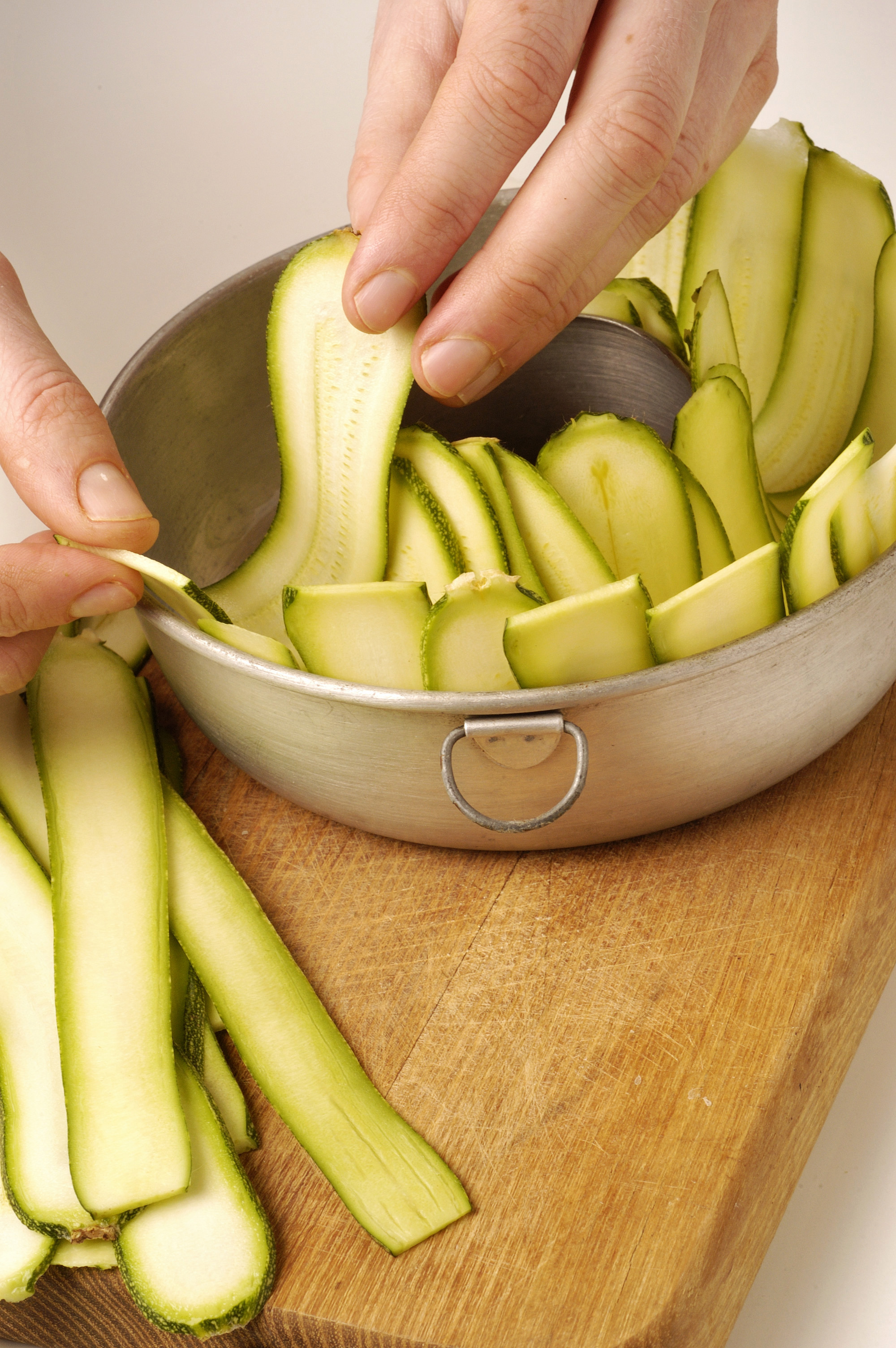 Ricetta Ciambella di zucchine e caprino - Donnamoderna