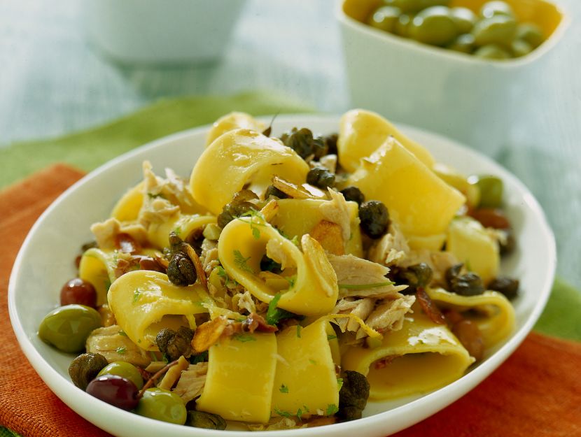 pasta-al-tonno-capperi-e-olive