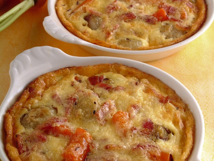 Clafoutis di verdure e pancetta in crema di formaggio