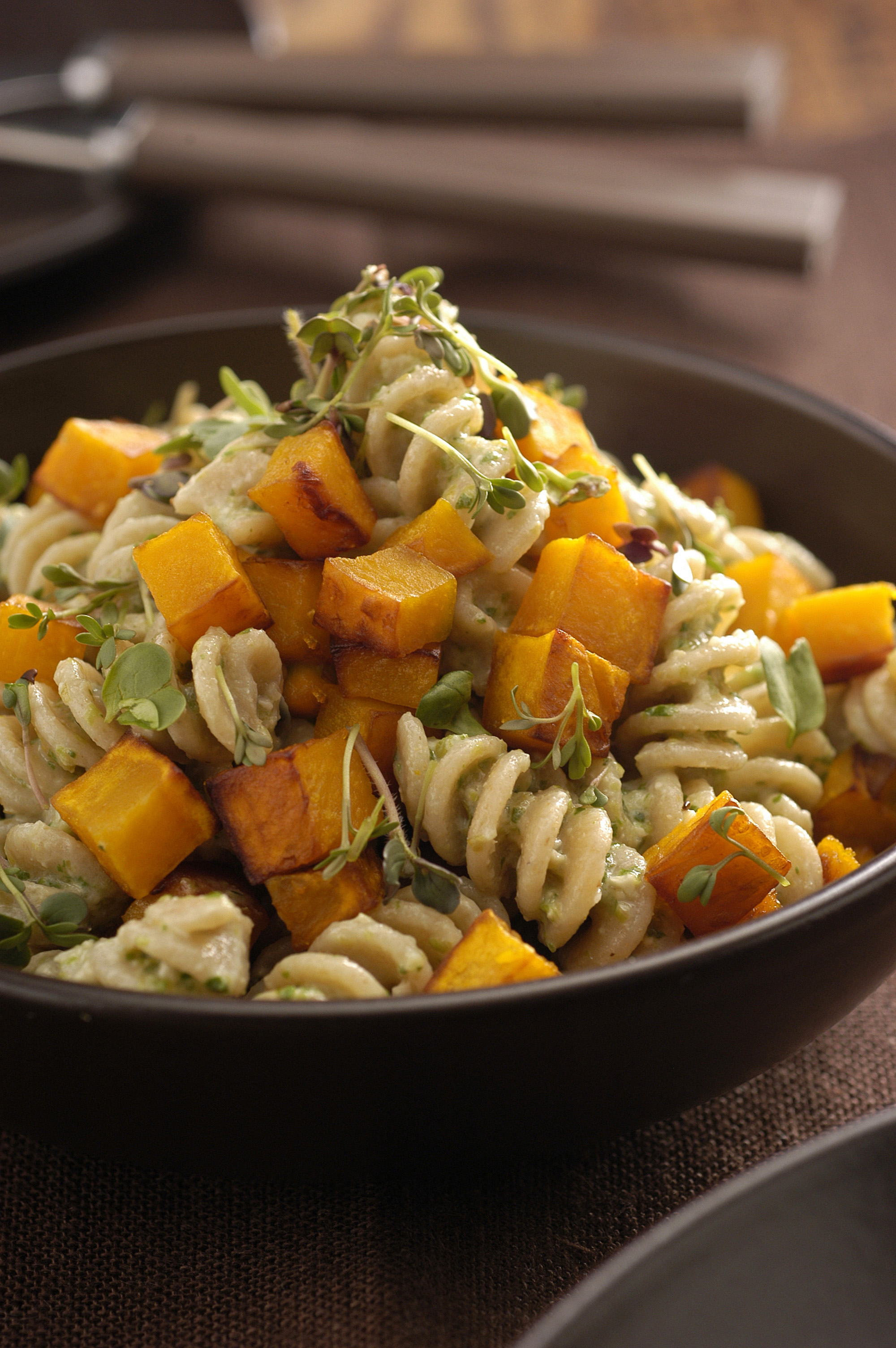 Ricetta Pasta integrale con pesto di lattuga Donna Moderna